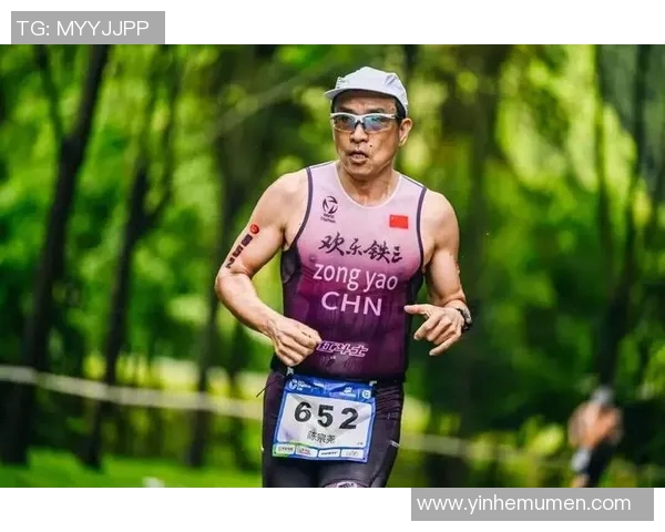 中国健将在铁人三项世界杯恶劣天气中奋勇拼搏最终夺得冠军